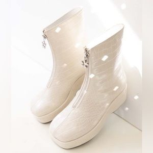 SOLD Lisa Says Gah Chloe Boot